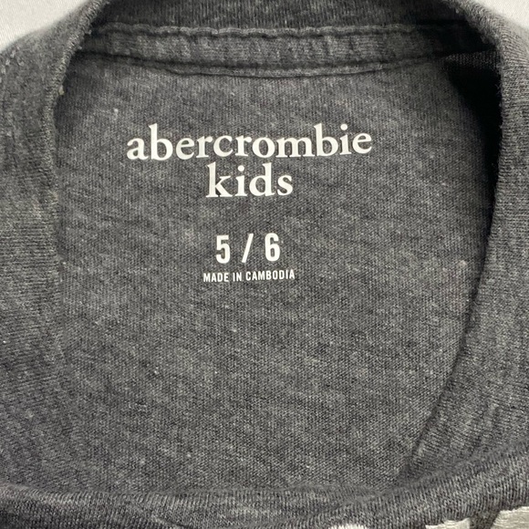 Boy’s Abercrombie T-Shirt ⭐️ - Picture 2 of 2